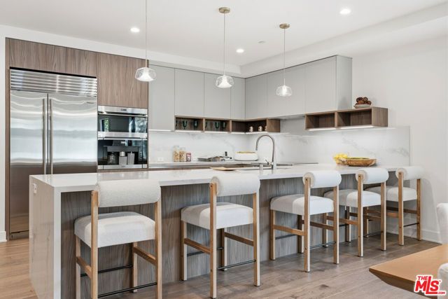 725 N Croft Avenue 302, Los Angeles, CA 90069