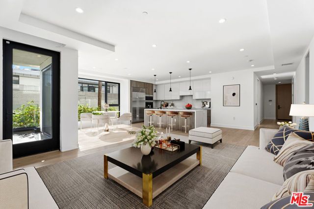 725 N Croft Avenue 302, Los Angeles, CA 90069