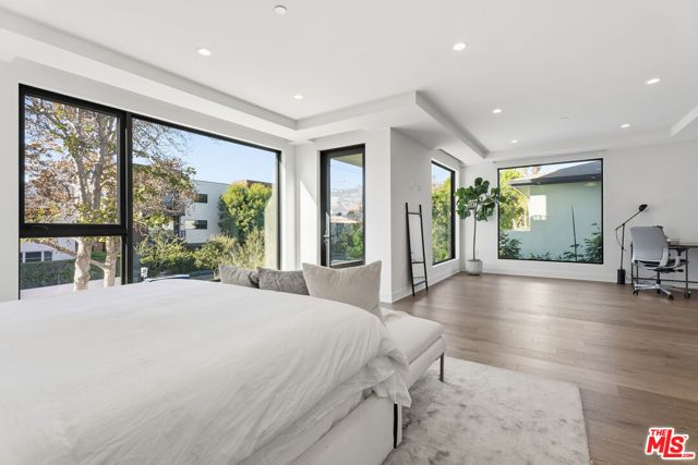 725 N Croft Avenue 302, Los Angeles, CA 90069