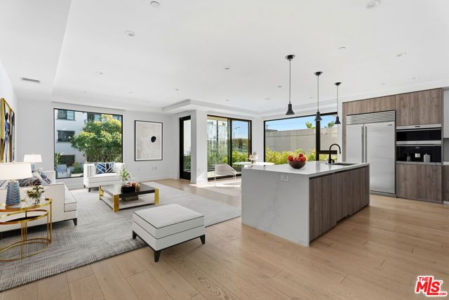 725 N Croft Avenue 302, Los Angeles, CA 90069