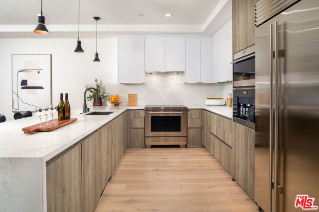 725 N Croft Avenue 302, Los Angeles, CA 90069