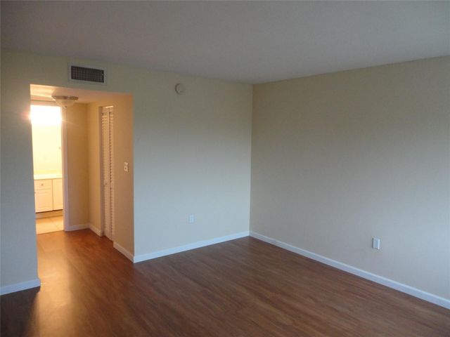 731 N Pine Island Road 402, Plantation, FL 33324