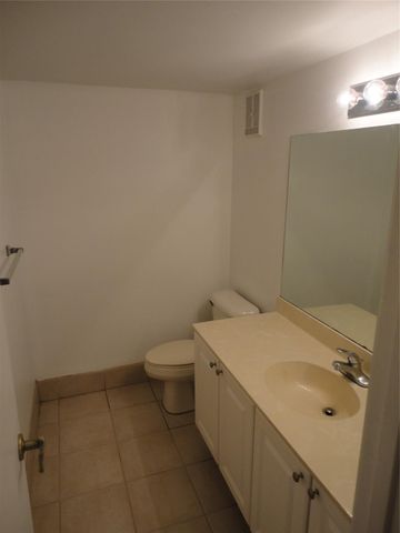 731 N Pine Island Road 402, Plantation, FL 33324