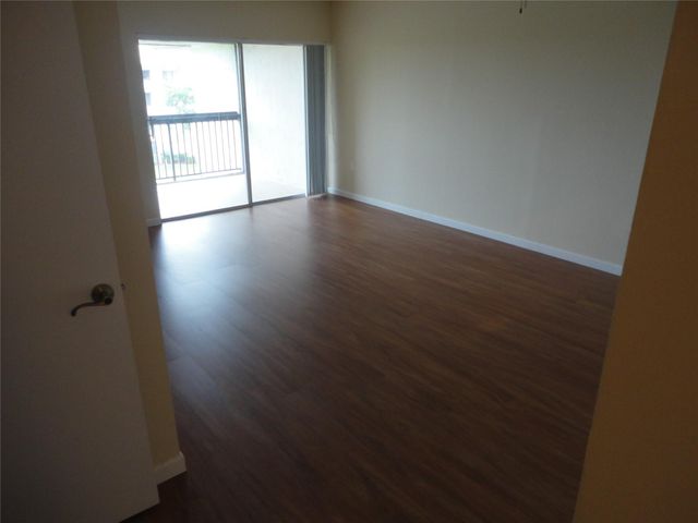 731 N Pine Island Road 402, Plantation, FL 33324