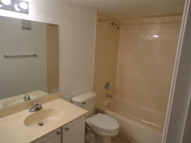 731 N Pine Island Road 402, Plantation, FL 33324