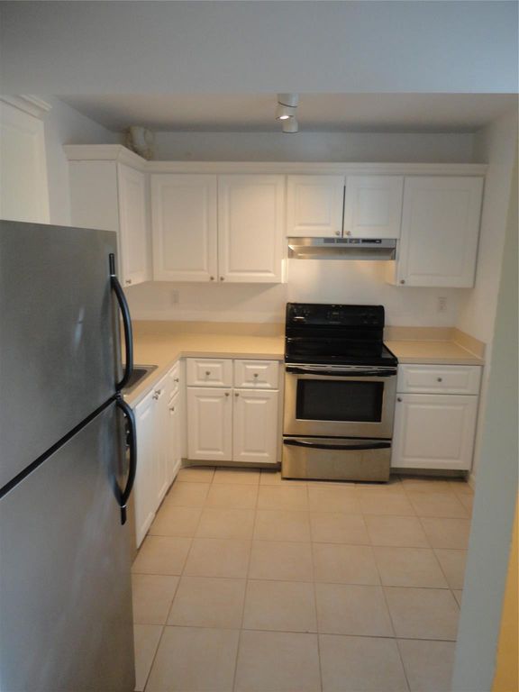 731 N Pine Island Road 402, Plantation, FL 33324