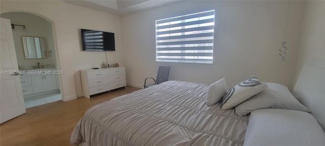 11476 NW 77th Ln, Doral, FL 33178