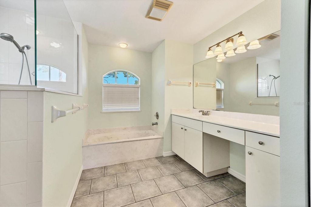 Image 31 of property listing at 931 PIEDMONT ROAD, Venice, FL 34293