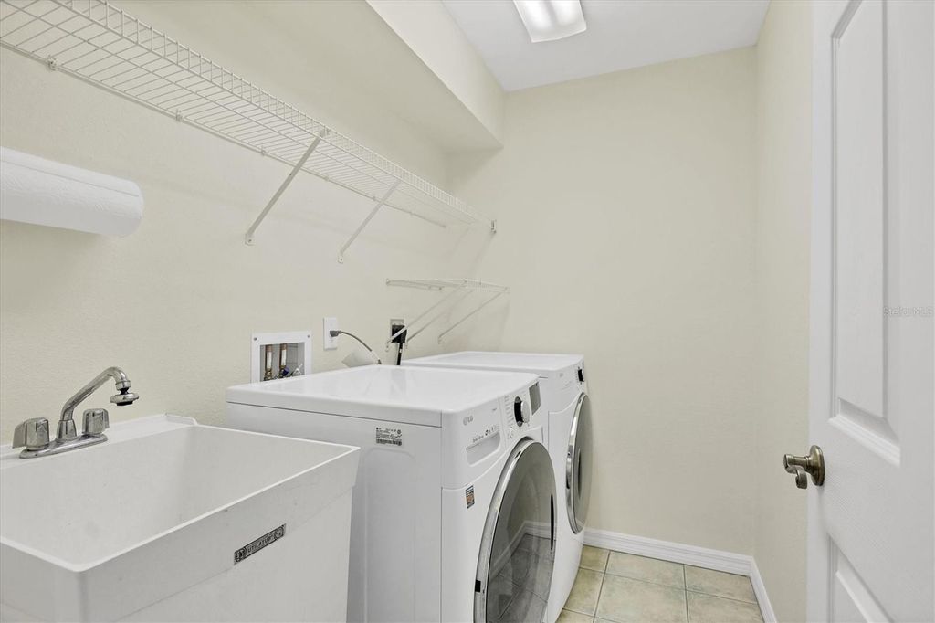 Image 35 of property listing at 931 PIEDMONT ROAD, Venice, FL 34293