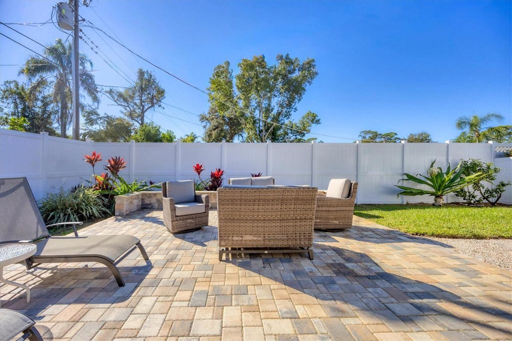 Image 40 of property listing at 931 PIEDMONT ROAD, Venice, FL 34293