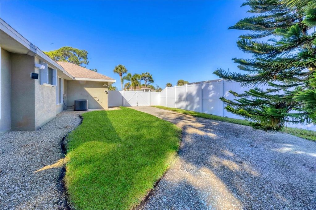 Image 42 of property listing at 931 PIEDMONT ROAD, Venice, FL 34293