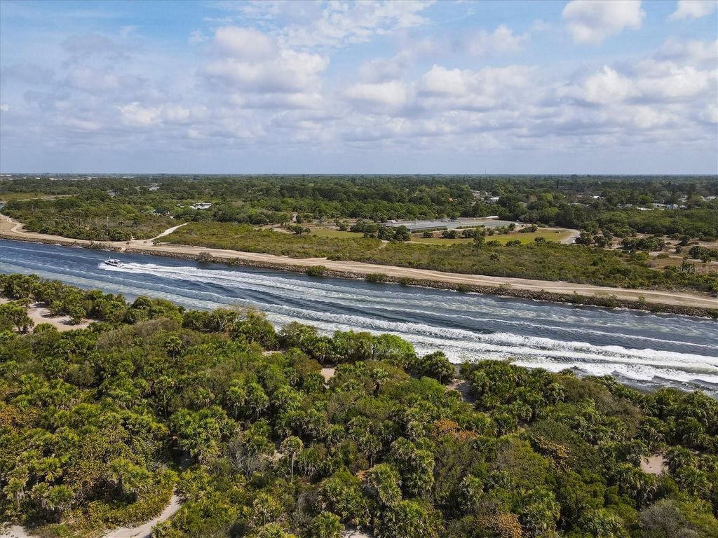 Image 43 of property listing at 931 PIEDMONT ROAD, Venice, FL 34293