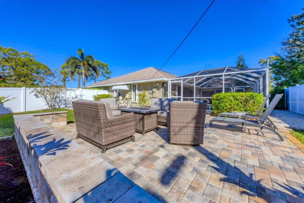 Image 7 of property listing at 931 PIEDMONT ROAD, Venice, FL 34293