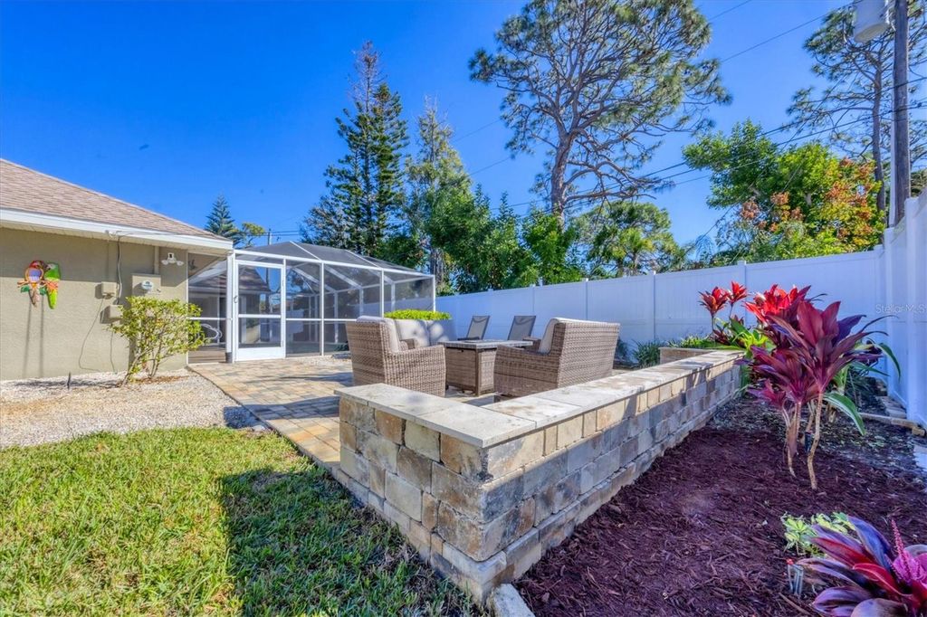 Image 8 of property listing at 931 PIEDMONT ROAD, Venice, FL 34293