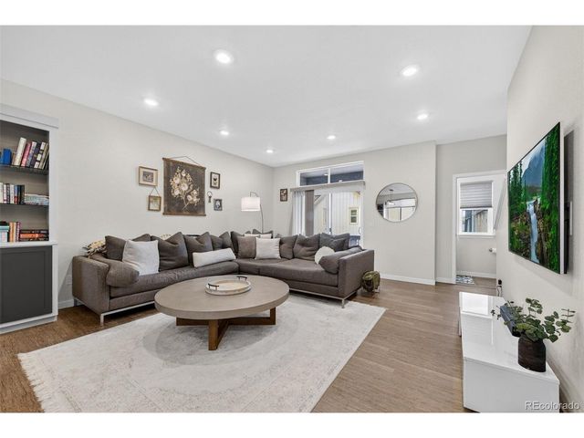 2855 S Fox Ct, Englewood, CO 80110