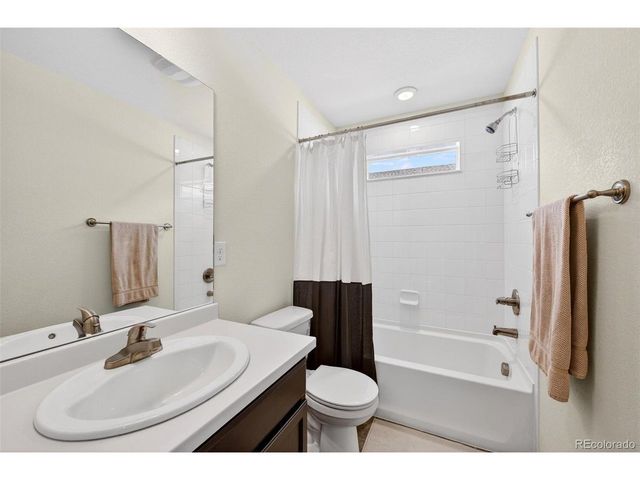 2855 S Fox Ct, Englewood, CO 80110