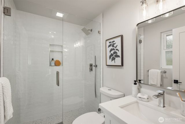 6008 116th Ave NE, Kirkland, WA 98033