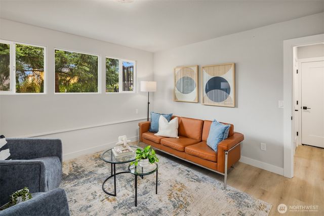 6008 116th Ave NE, Kirkland, WA 98033