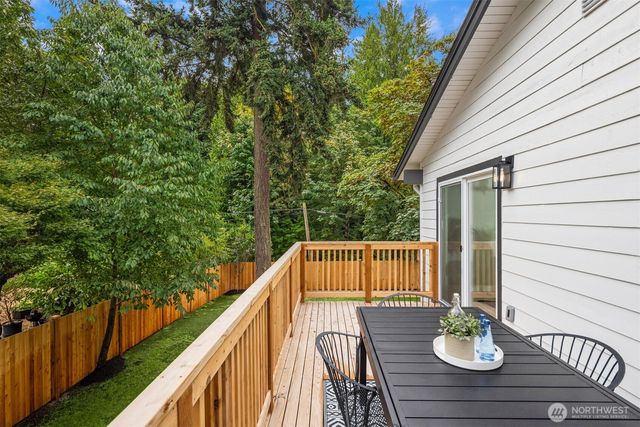 6008 116th Ave NE, Kirkland, WA 98033