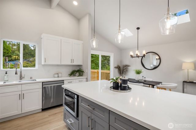 6008 116th Ave NE, Kirkland, WA 98033