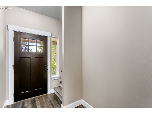 124 Ne MEGAN Dr, Estacada, OR 97023