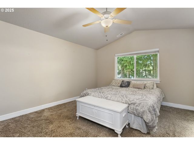 124 Ne MEGAN Dr, Estacada, OR 97023