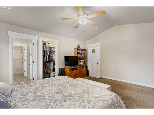 124 Ne MEGAN Dr, Estacada, OR 97023