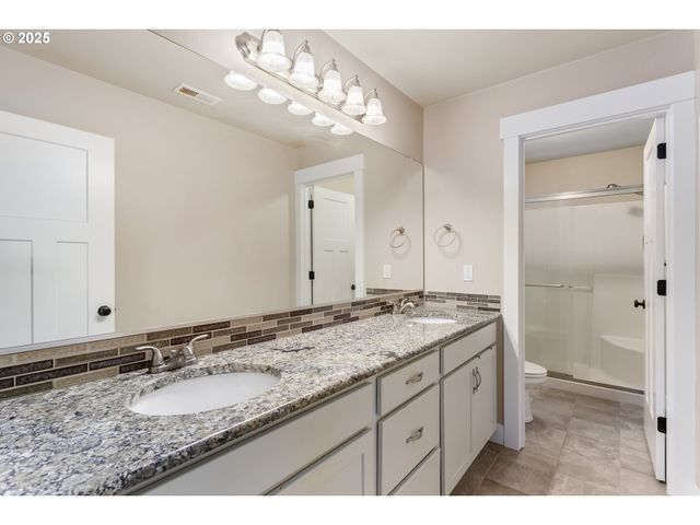 124 Ne MEGAN Dr, Estacada, OR 97023