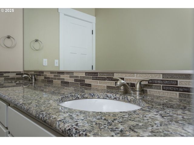 124 Ne MEGAN Dr, Estacada, OR 97023