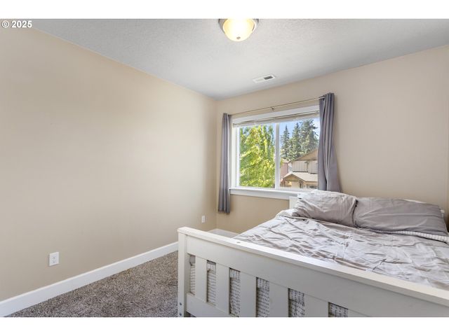 124 Ne MEGAN Dr, Estacada, OR 97023