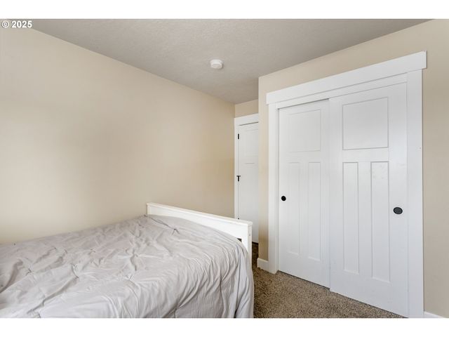 124 Ne MEGAN Dr, Estacada, OR 97023