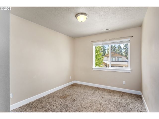 124 Ne MEGAN Dr, Estacada, OR 97023