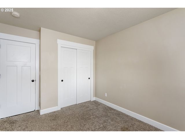 124 Ne MEGAN Dr, Estacada, OR 97023