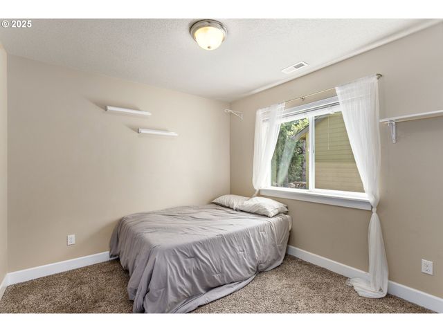 124 Ne MEGAN Dr, Estacada, OR 97023