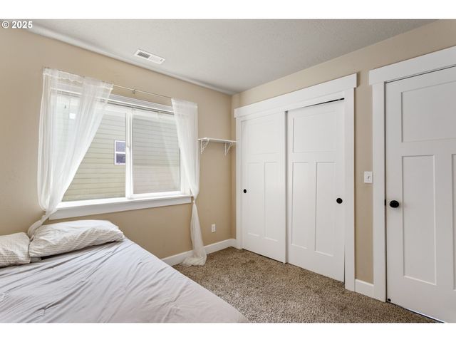 124 Ne MEGAN Dr, Estacada, OR 97023