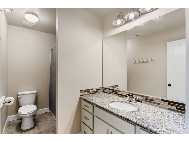 124 Ne MEGAN Dr, Estacada, OR 97023