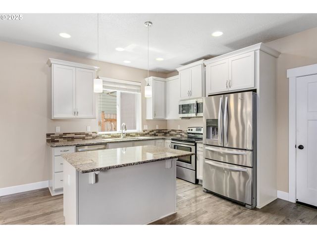 124 Ne MEGAN Dr, Estacada, OR 97023