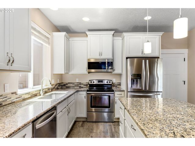 124 Ne MEGAN Dr, Estacada, OR 97023