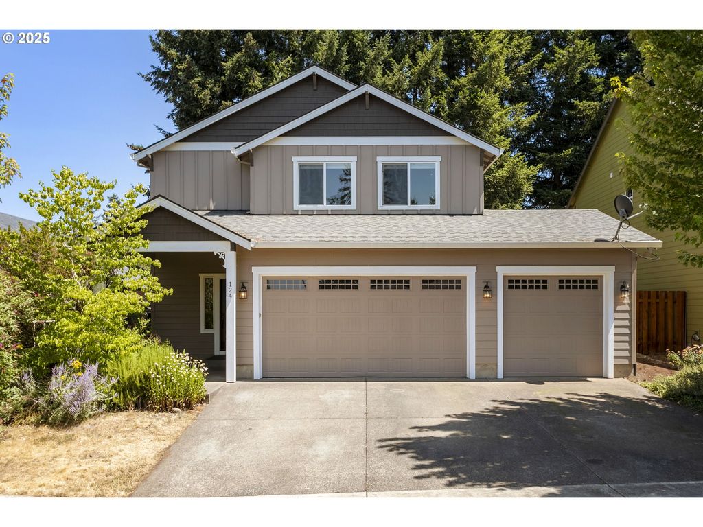 124 Ne MEGAN Dr, Estacada, OR 97023