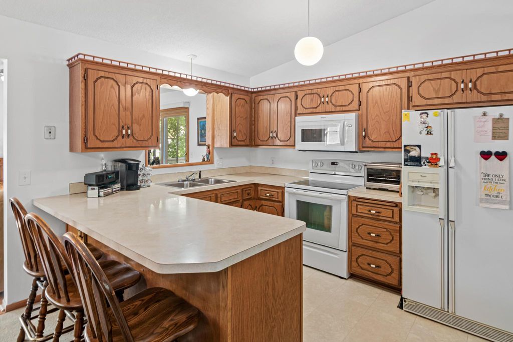 5563 Asbury Street, Shoreview, MN 55126 — photo 2