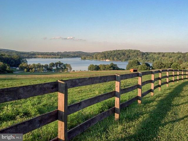 25 SASSAFRAS LN, Chester Springs, PA 19425