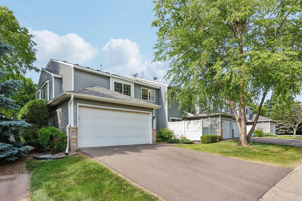2001 Gresham Avenue N, Oakdale, MN 55128