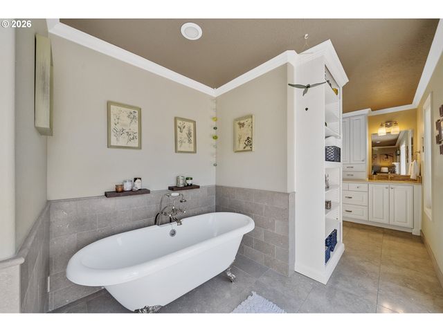 25619 CHERYL Dr, West Linn, OR 97068
