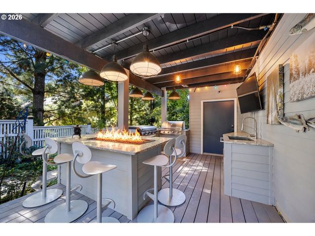 25619 CHERYL Dr, West Linn, OR 97068