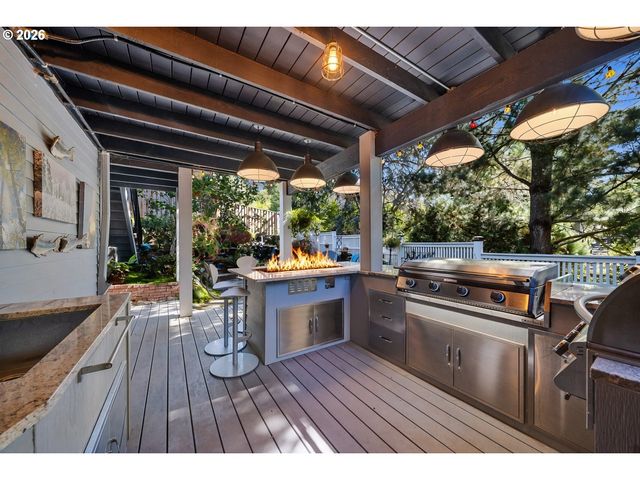 25619 CHERYL Dr, West Linn, OR 97068