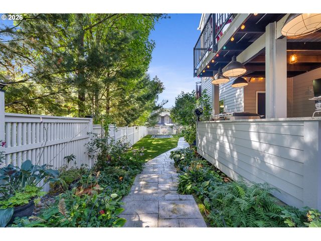 25619 CHERYL Dr, West Linn, OR 97068