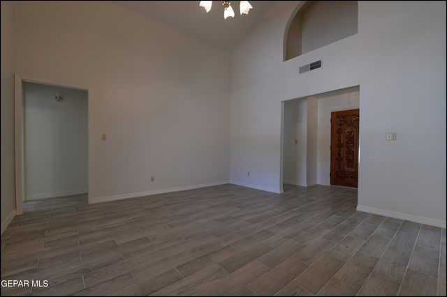 129 Torrey Pines Drive, Santa Teresa, NM 88008