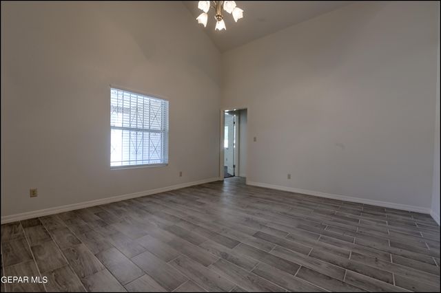 129 Torrey Pines Drive, Santa Teresa, NM 88008