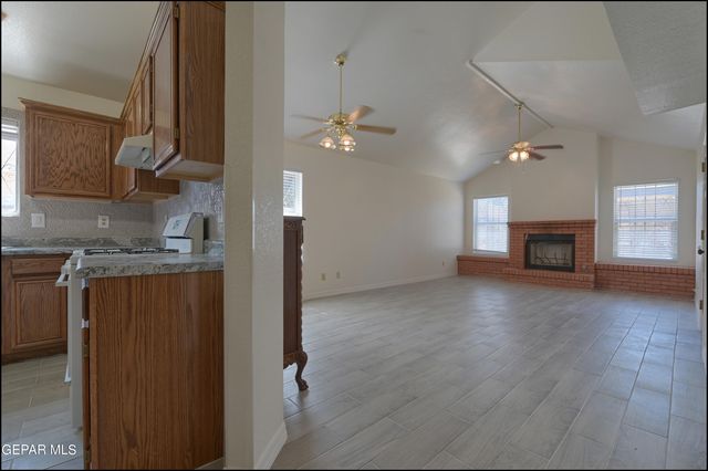 129 Torrey Pines Drive, Santa Teresa, NM 88008