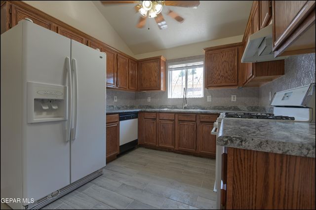 129 Torrey Pines Drive, Santa Teresa, NM 88008